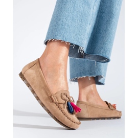 Mocassins bohèmes en daim beige clair avec pompons de Shelovet 1