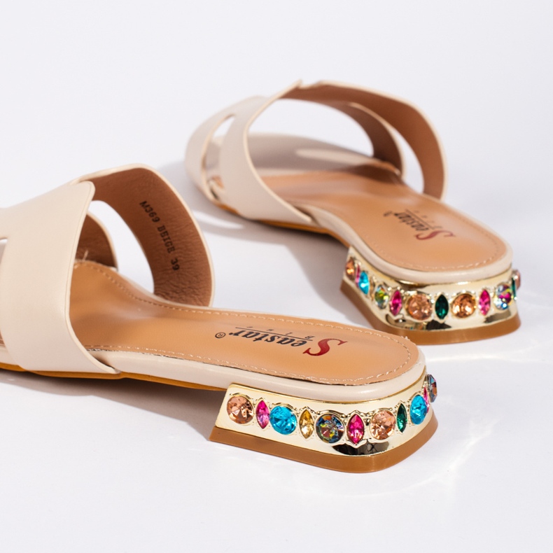 Claquettes plates femme beiges 2