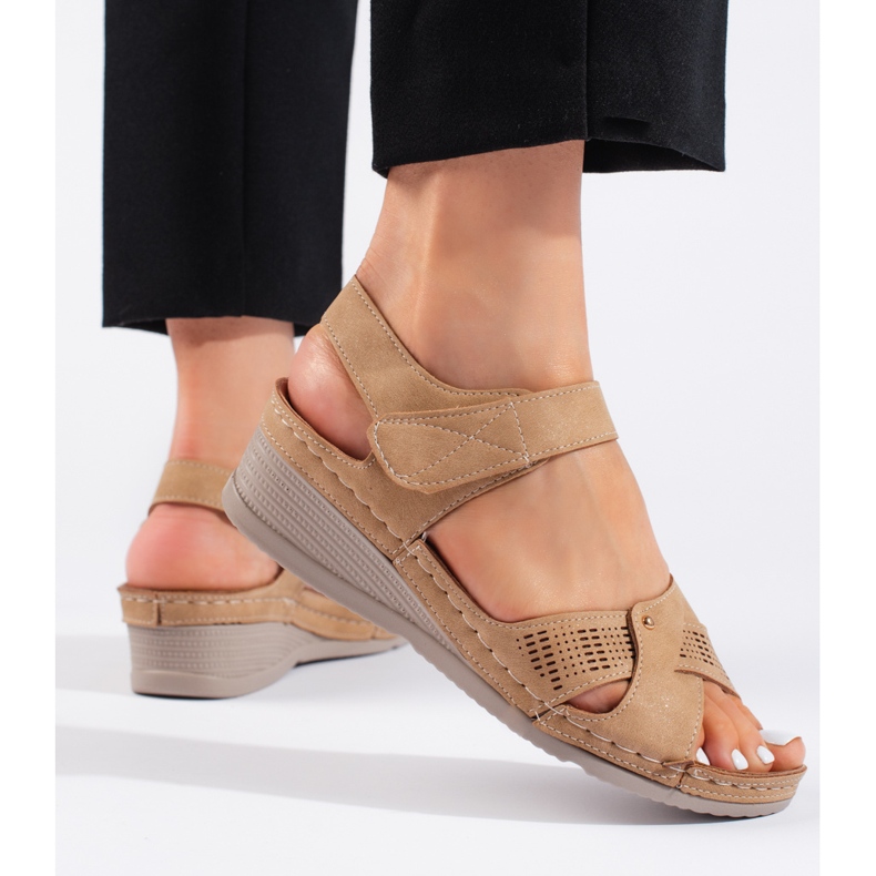 Sandales compensées femme camel avec velcro brun 2