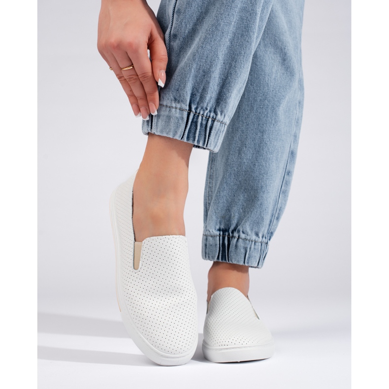 Baskets femme blanches ajourées beige 2