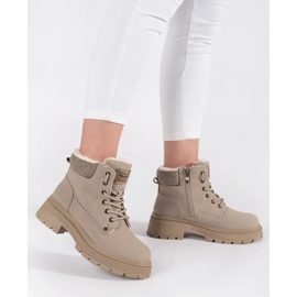 Goodin Bottes femme isolées beiges 1