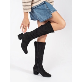 Bottines femme en daim noir sur le poteau 1