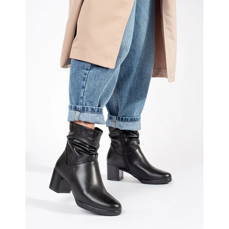 Bottines pour femmes en cuir noir avec tige à volants par Sergio Leone 1