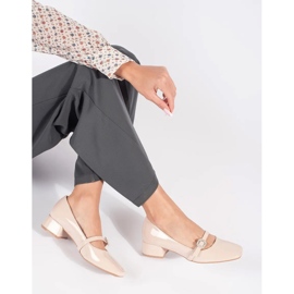 Escarpins à talon vernis beiges avec boucle 3