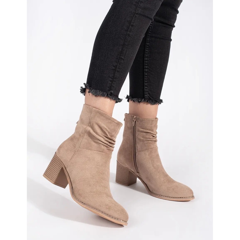Bottines femme en daim beige à tige volantée 1