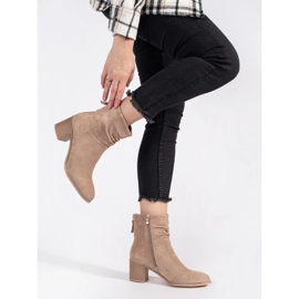 Bottines femme en daim beige à tige volantée 4