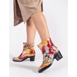 Des bottes en caoutchouc multicolores à talons hauts 1