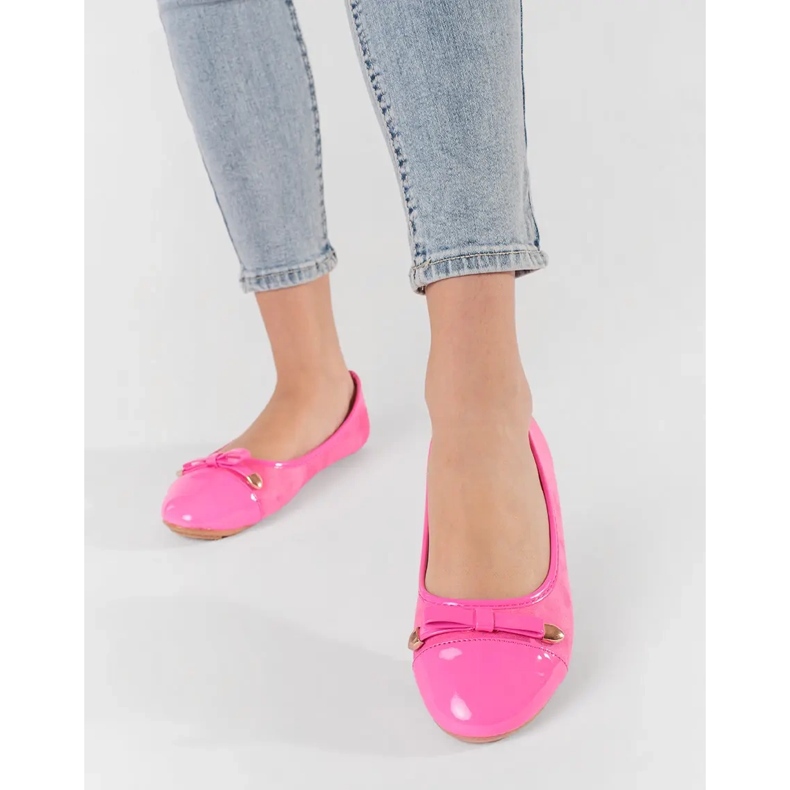 Ballerines pour femmes plats roses avec un arc et un orteil verni 2