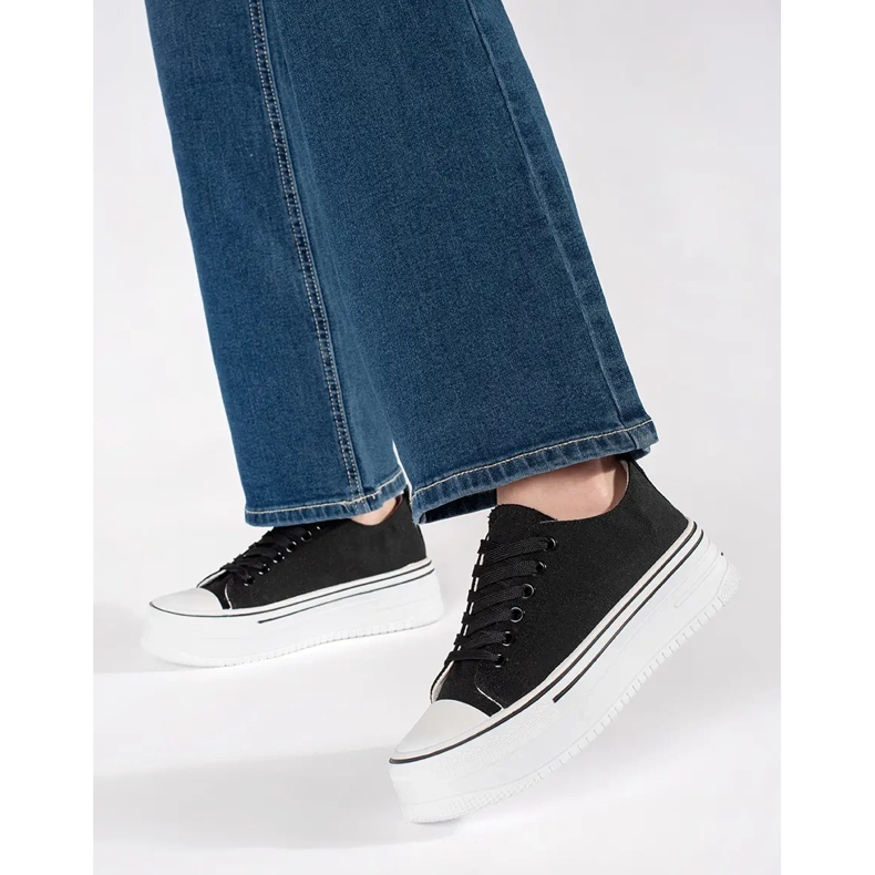 Baskets femme noires à semelle épaisse 1