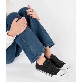 Baskets femme noires à semelle épaisse 2
