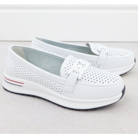 Chaussures en cuir pour femmes sur la plateforme Openwork Białe Filippo DP4400 blanche 2