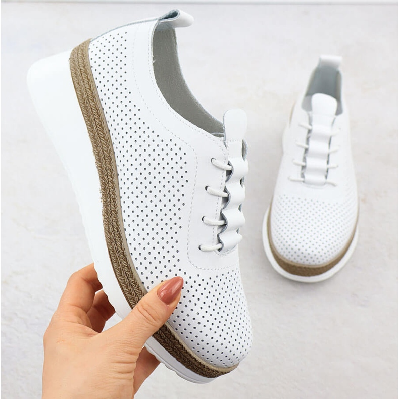 Chaussures en cuir pour femmes pour coins blancs perforés T.Sokolski W25-203 blanche 1 Chaussures en cuir pour femmes pour coins blancs perforés T.Sokolski W25-203 blanche 1