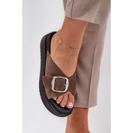Les tongs en daim féminins avec une boucle sur la plate-forme brune Zazoo 3019 5
