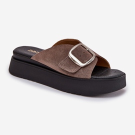 Les tongs en daim féminins avec une boucle sur la plate-forme brune Zazoo 3019 4