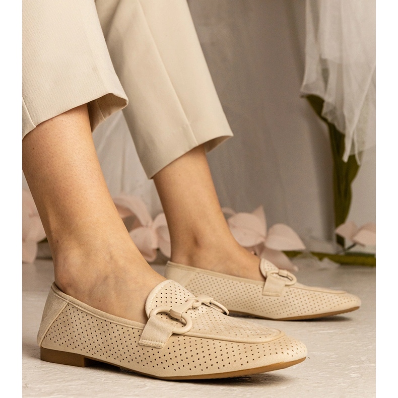 Modages ouverts des femmes beige avec un ornement 1