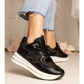 Baskets noires avec un élément holographique le noir 3