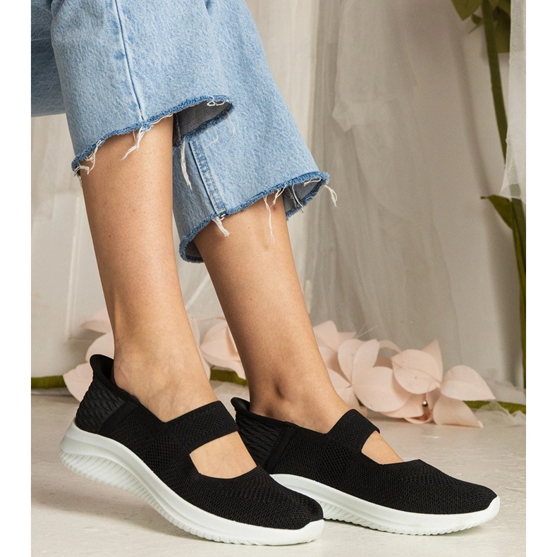 Baskets noires sur une semelle pressée le noir 1