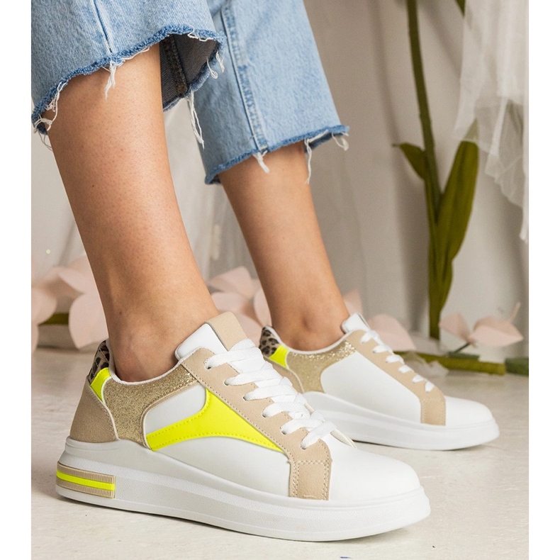 Sneakers pour femmes blanches avec l'ajout de paillettes et de léopards 1