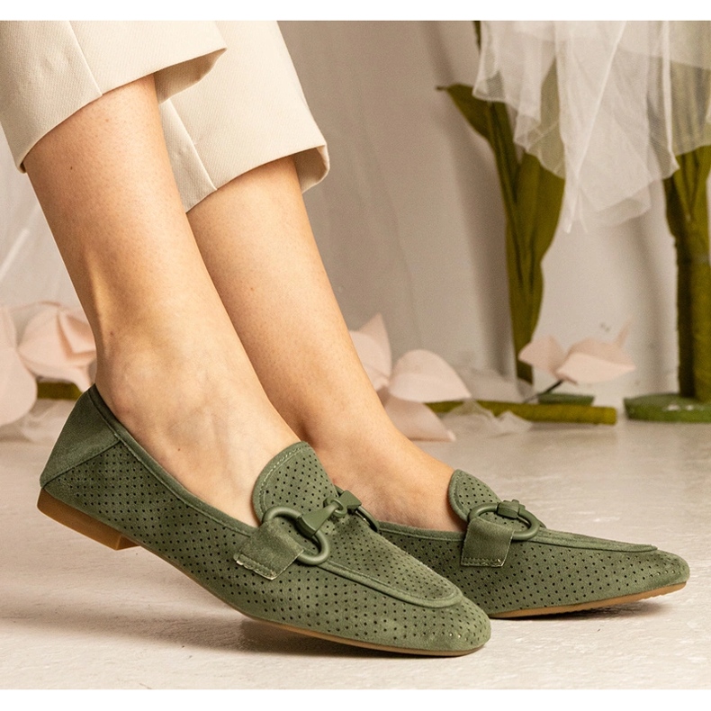 Mandards ouverts des femmes vertes avec un ornement 1