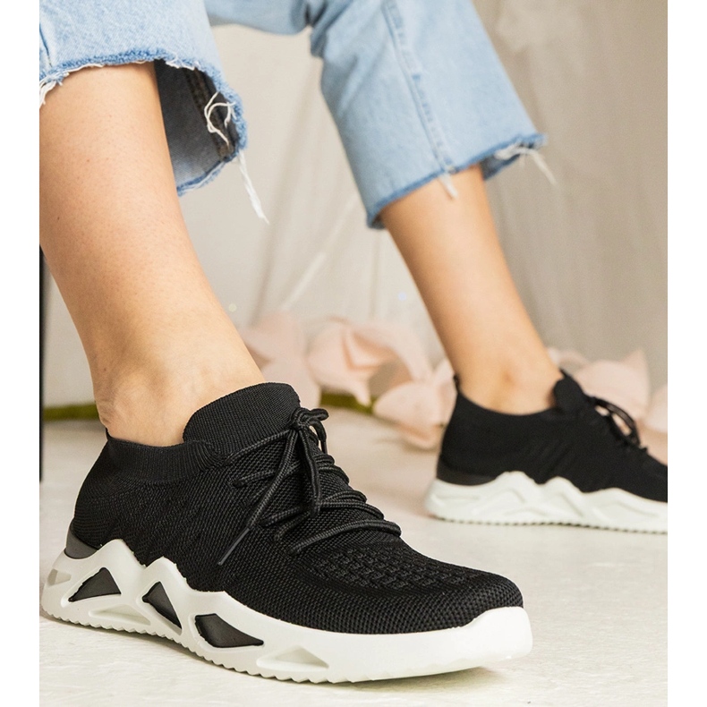 Baskets pour femmes noires avec une tige à la chaussette 2