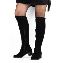 Olivier Bottes en forme de cuir pour femmes noir isolé le noir 4