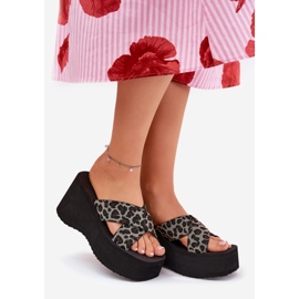 Les tongs féminins sur le coin et la plate-forme léopard imprimé noir beige 1