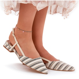 Ballerines féminines avec un nez pointu avec des talons beiges délicats 9