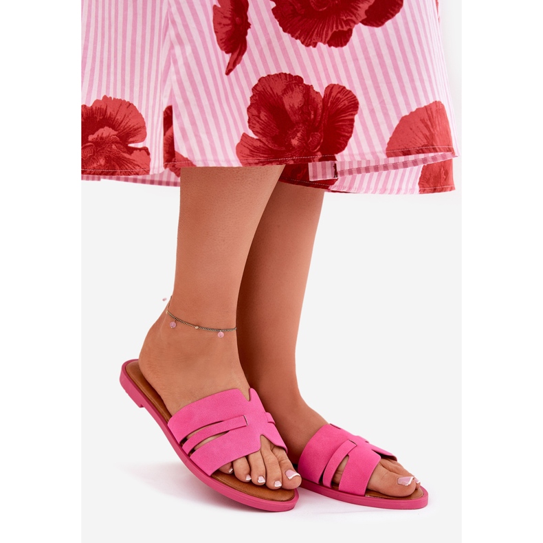 Les tongs des femmes à thèmes plates avec des découpes Fuchsia Eco -Suede rose 1 Les tongs des femmes à thèmes plates avec des découpes Fuchsia Eco -Suede rose 1