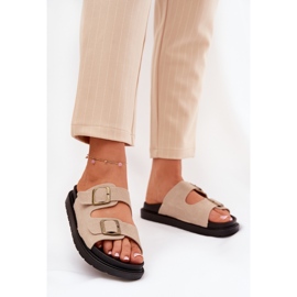 Les tongs pour femmes sur la plate-forme avec des boucles beige 2
