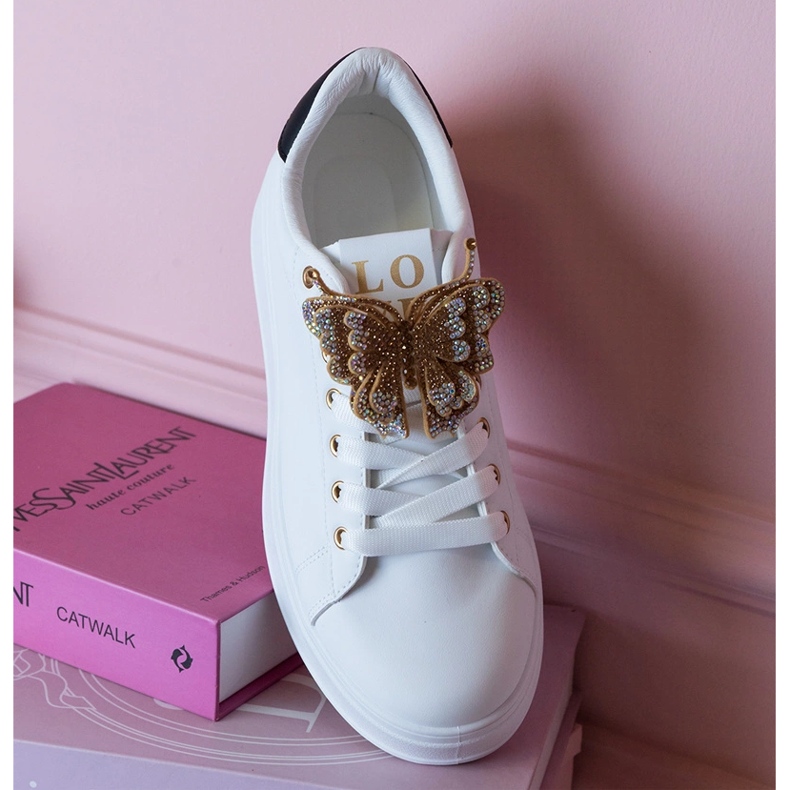 Baskets en noir et blanc décorées d'un papillon avec des zircons 1