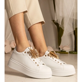 Baskets blanches décorées d'un papillon avec des zircons 2