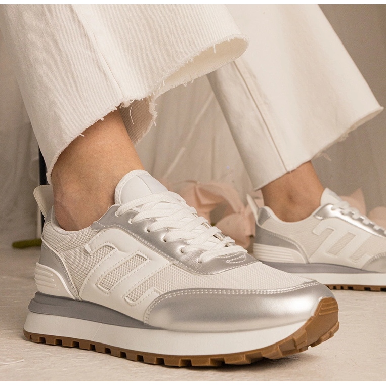 Sneakers blancs de la crème blanche Sports pour femmes 1 Sneakers blancs de la crème blanche Sports pour femmes 1