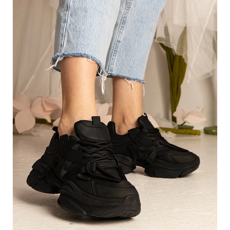 Baskets noires sports massifs pour femmes 1