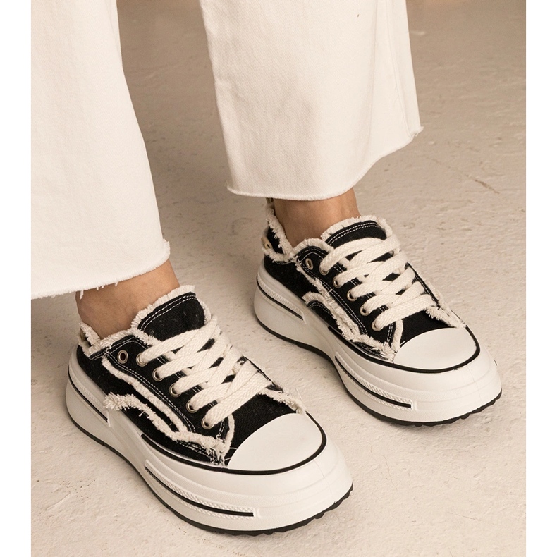 Baskets pour femmes noires sur une semelle haute le noir 1