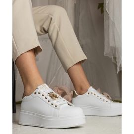 Baskets blanches et or pour femmes décorées de pierres 1