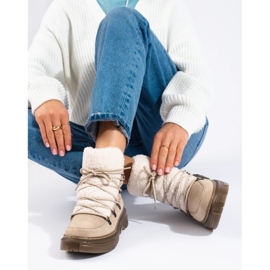 Bottes de neige beiges pour femmes avec un manteau en peau de mouton 2