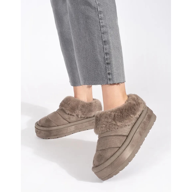 Bottes de neige basses femme beiges à enfiler avec fourrure 1