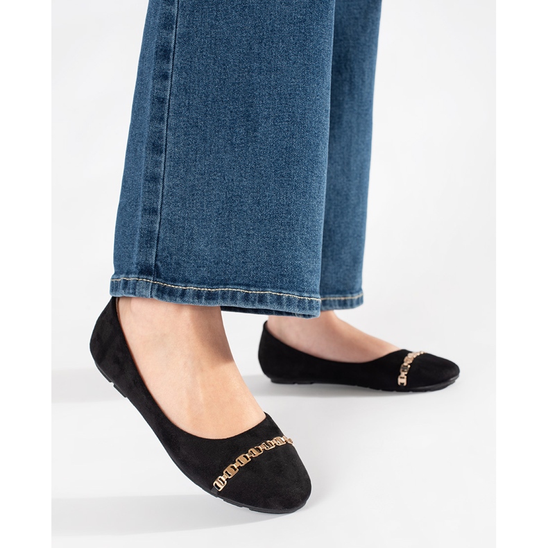 Ballerines de femmes plates noires avec un ornement 1