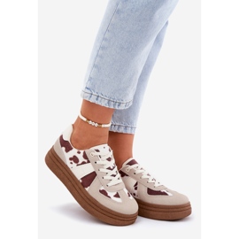 Sneakers pour femmes sur la plate-forme en patchs beige 1