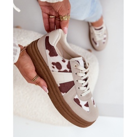 Sneakers pour femmes sur la plate-forme en patchs beige 2 Sneakers pour femmes sur la plate-forme en patchs beige 2