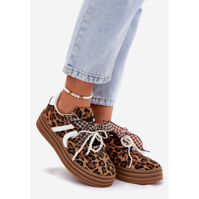 Sneakers pour femmes avec imprimé léopard sur la plate-forme avec décorations brunes 1 Sneakers pour femmes avec imprimé léopard sur la plate-forme avec décorations brunes 1