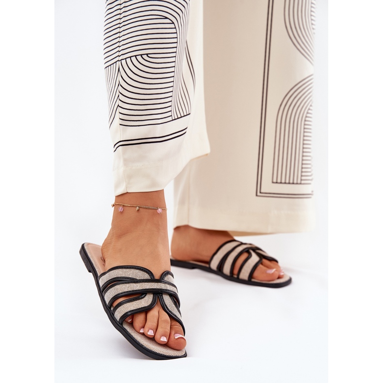 Les tongs plats beige plats classiques des tongs-noir 2 Les tongs plats beige plats classiques des tongs-noir 2