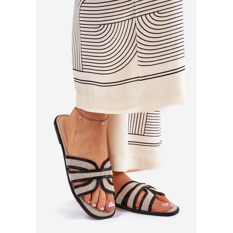 Les tongs plats beige plats classiques des tongs-noir 1 Les tongs plats beige plats classiques des tongs-noir 1