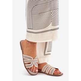 Beige plat classique pour femmes 1 Beige plat classique pour femmes 1