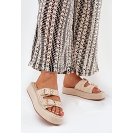 Les tongs pour femmes sur la plate-forme avec des boucles et une tresse beige 2 Les tongs pour femmes sur la plate-forme avec des boucles et une tresse beige 2