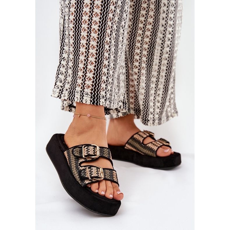 Les tongs pour femmes sur la plate-forme avec des boucles et une tresse noire le noir 2 Les tongs pour femmes sur la plate-forme avec des boucles et une tresse noire le noir 2