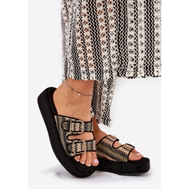 Les tongs pour femmes sur la plate-forme avec des boucles et une tresse noire le noir 1