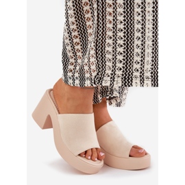 Slippers pour femmes sur le post et la plate-forme beige 1