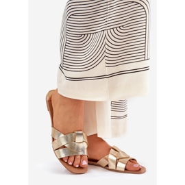 Les tongs plats des femmes avec des rayures dorées entrelacées d'or 1 Les tongs plats des femmes avec des rayures dorées entrelacées d'or 1