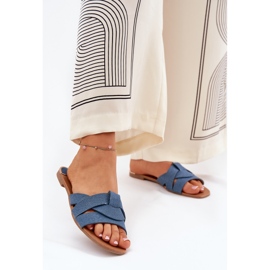 Les tongs plats des femmes avec des rayures en denim entrelacées bleu 2